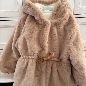 Cozy Tan Faux Fur Coat with Hood size 5/6 little girls